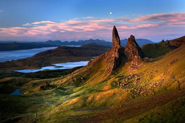 Gabriele_Corno's tweet photo. Jurassic Dawn, Isle of Skye, Scotland  by Stephen Emerson #mystic #twilight #moon http://t.co/KHkx7tWwhc
