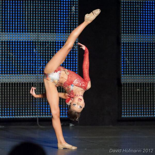 PerffDancers's tweet photo. Day 6 fav trick: Tilt drop http://t.co/XFFxzddb2C