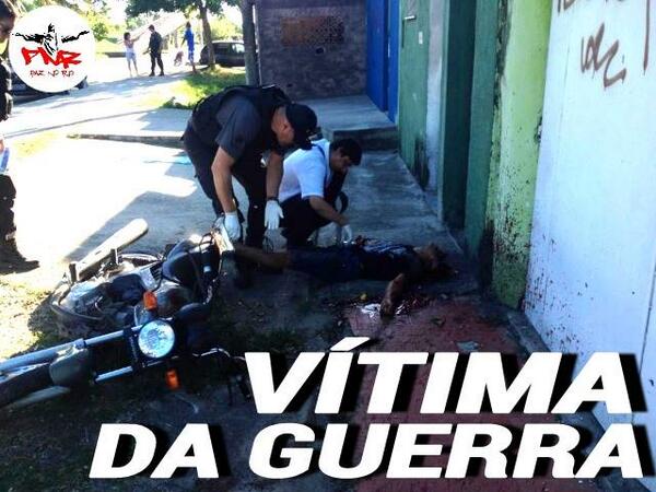 VilaKennedy_RJ's tweet image. Polícia diz que foi bala perdida, mas moradores afirmam que vítima foi executada pela PM na Vila Kennedy @InformeRJO