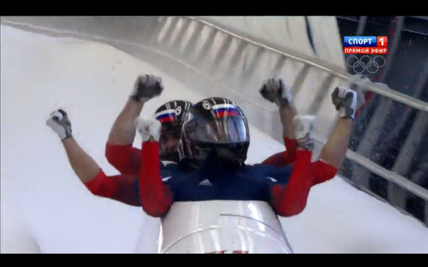 vesti_news's tweet photo. Мы взяли #ЗОЛОТО в бобслее! Очередная ПОБЕДА! УРА!  ПРЯМАЯ ТРАНСЛЯЦИЯ http://t.co/cBV02a6MYL #Sochi2014 #Зубков http://t.co/7gP5Xvwe5D