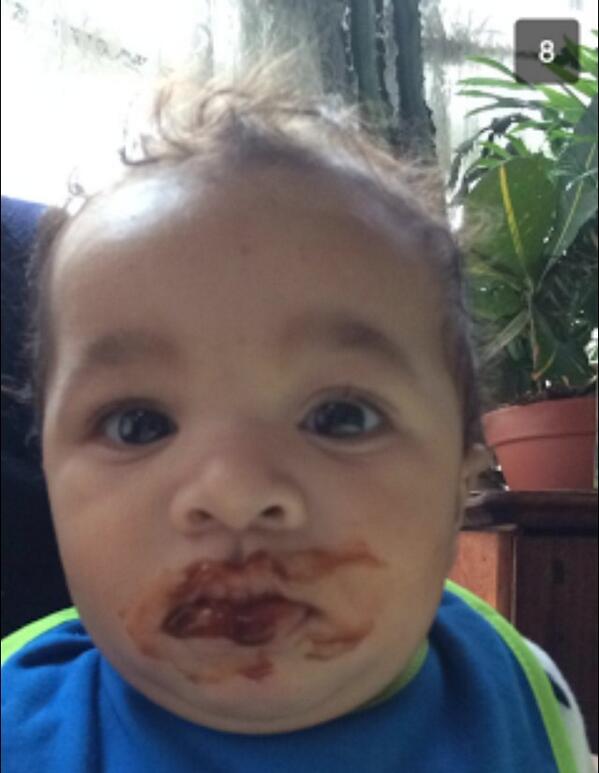 firstproblems13's tweet image. When you get food over your face while eating...