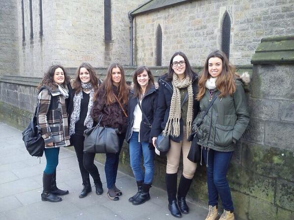 AlyGimeno's tweet photo. Las chicas de Robin Hood!@Carmehervas @miriam_grau @MonVillalba @BeaMartnez @belenap1 #Nottingham #weekend #perfect💗 http://t.co/5Tod4g0qBA