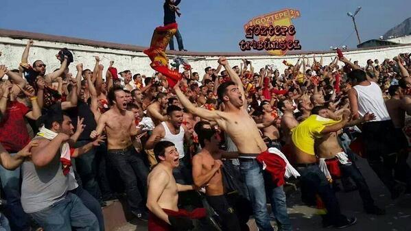 Goztepelilercom's tweet photo. #Göztepe Gol Sevinci http://t.co/DJIWuP7mhr