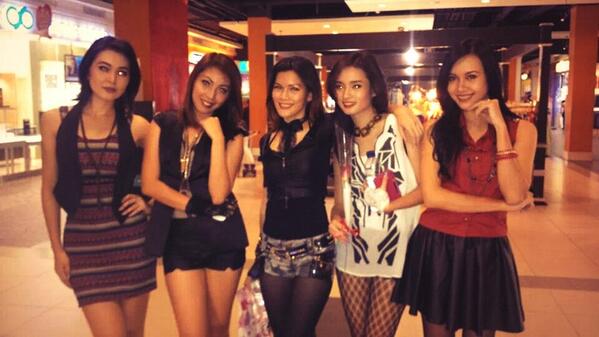 dimasanggit14's tweet photo. @BEXXA_I @BEXXA_E @BEXXA_IRENE @BEXXA_A @BEXXA_X tadi di kalibata city http://t.co/jVUhEzqY0h