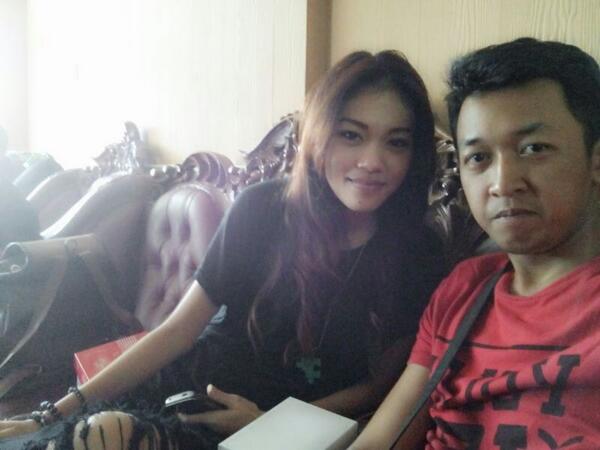 wkwkwk twitter bru bngkit dr kubur :-) RT <a href="/Prilly_Caroline/">PrillyDearesti Putri</a>: Backstage w/ <a href="/Surya_devil/">I. B. Surya Putra</a>
