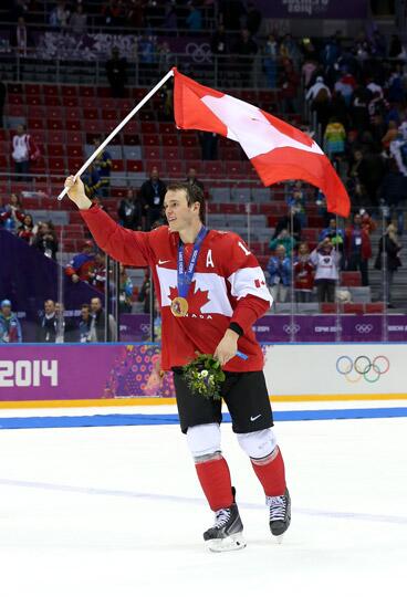 NHLBlackhawks's tweet image. Jonathan Toews, #Blackhawks hero, Canadian hero. #Sochi2014