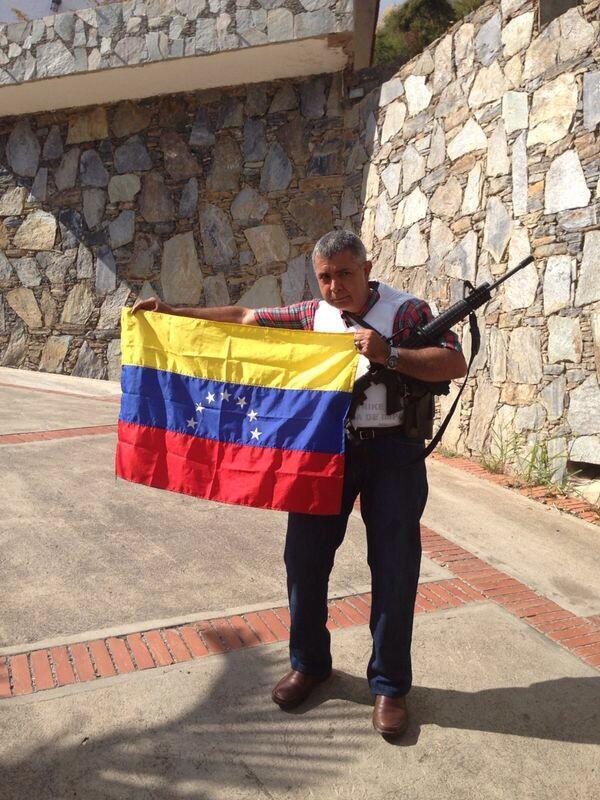 FBoccanera's tweet photo. ¿Soles? el ya no tiene soles... ahora el General Ángel Vivas es un GENERAL DE 7 ESTRELLAS! >>> @Gral_Vivas_P http://t.co/eStfSytL5X