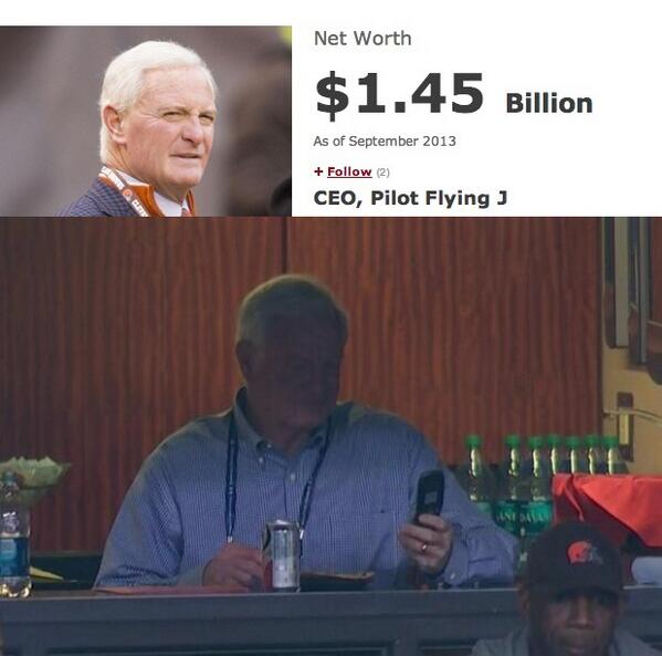 GlennMooreCLE's tweet image. RT @sbnation: Sweet flip phone, Jimmy Haslam sbn.to/1jqTTOi