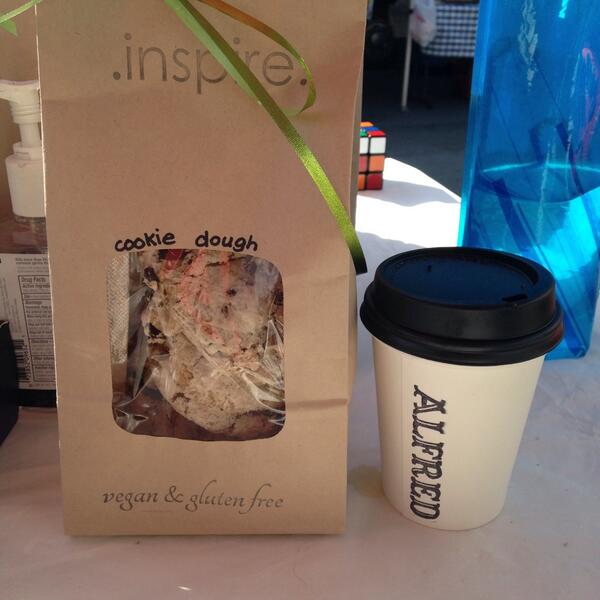 InspiredBakerLA's tweet photo. Sunday date at the #melroseplace farmers market. @alfredcoffee with our #newflavor http://t.co/5OztcxfFzh