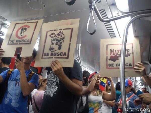 ReporteYa's tweet photo. Creativas protestas en Venezuela vía ‏@LuisJoseLD http://t.co/mHJw1E46SW