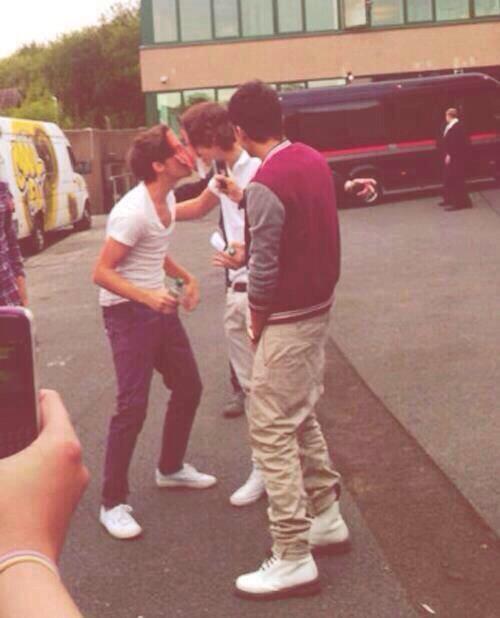 _larryreal's tweet photo. dale a alguien una mascara y te mostrará su verdadero rostro

- http://t.co/ikQDVfD07p