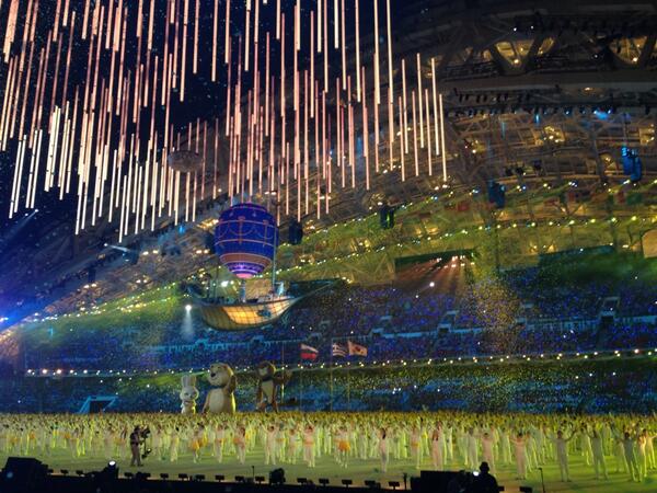 tamarakeithNPR's tweet image. Gorgeous moment in closing ceremony. #nprsochi