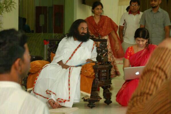 FollowingSriSri's tweet photo. Here comes a special snapshot only for you! @SriSri after the Twitter Townhall! http://t.co/ijH15y8L7l
