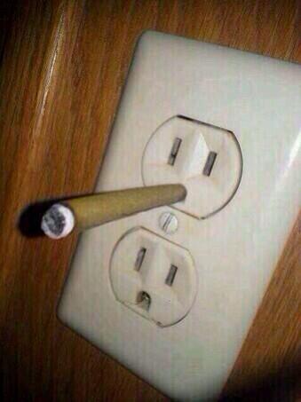 FunnyPicsDepot's tweet image. my electric bill high as fuck