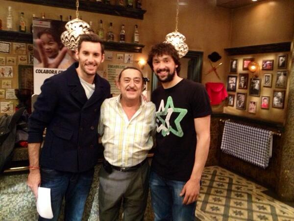 jadris93's tweet photo. Esta noche a las 22.00 en @telecincoes @23Llull y yo en #Aida .La que nos lia #MauricioColmenero http://t.co/LhbVQPHuJv” 😜" @Laurr__29