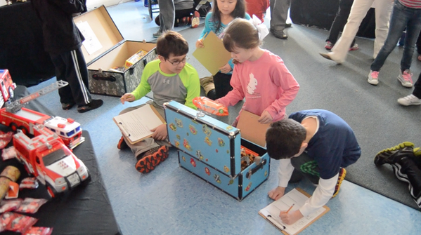 SubmergeStory's tweet photo. The Glen Head Elementary School Students immediately started interacted with the Billy Bilford Bobo Realm. http://t.co/pMrSqEAPTH
