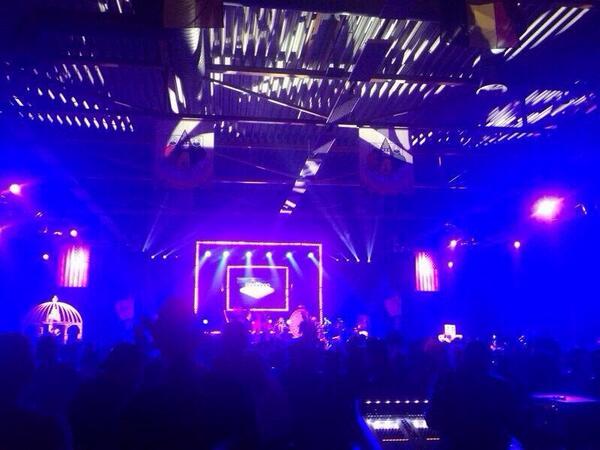 Yeah! Let's have a Rock'n Roll party!!