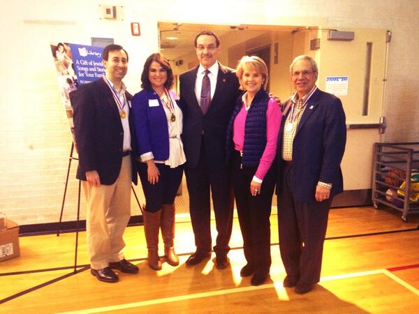 JFGW's tweet photo. Thank you to @mayorvincegray for stopping by the @16thstreetj to make calls for #SuperSunday2014! #answerthecall http://t.co/c3lQoqzV8d