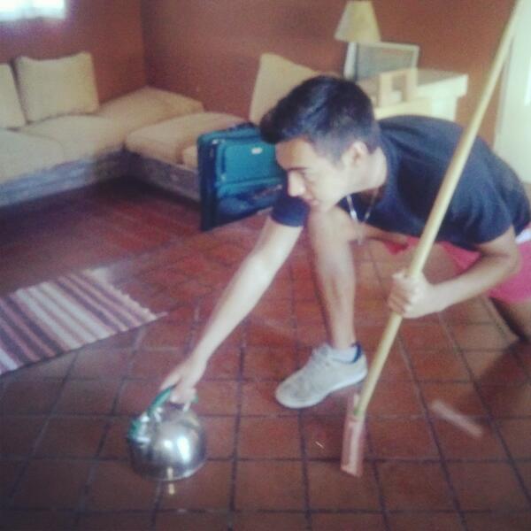 Aca jugando por las olimpiadas #Curling #Sochi2014