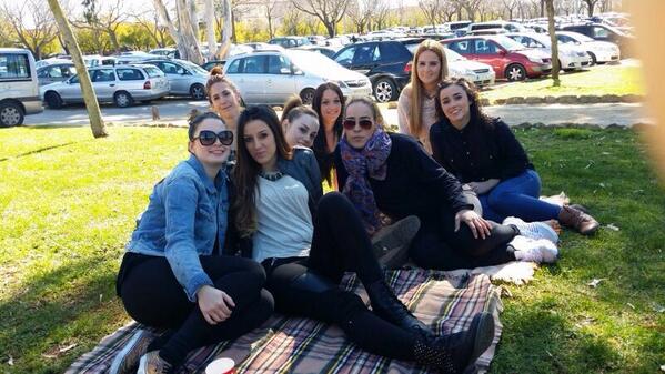 18Yaniira's tweet photo. Buen dia completito!🎶👭☀️🎤@RuiElisabeth @coralcorirs @yre1514 @ICanterla @21veronica2h @LenaaGonzalez http://t.co/rFo3uewgAW