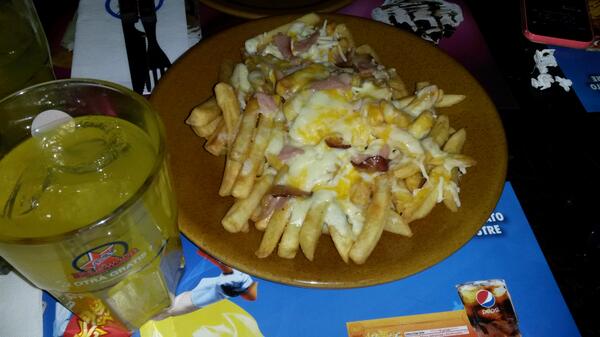 didimario's tweet photo. Fosters ;) @CeliGom @esthercisanchez @LuciaHerEsq @ebargom @SergioGarciaRev http://t.co/cd2tglBndw
