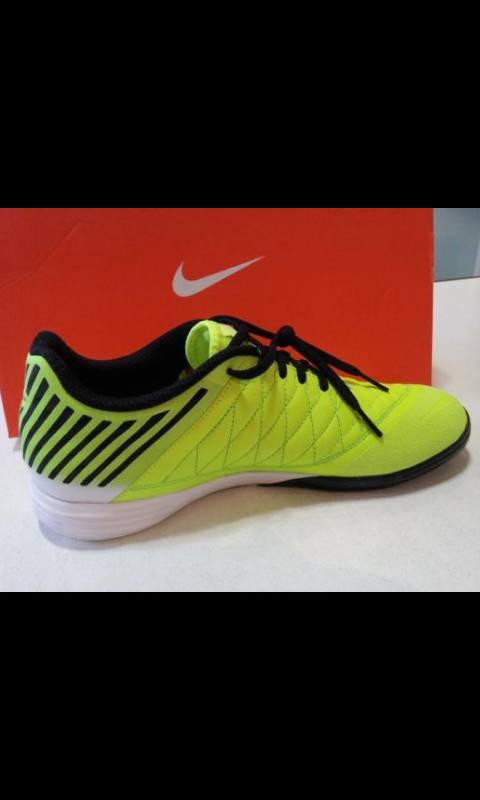 Esta semana nos vamos a adelantar y vamos a sortear estas nike gato solo hacer RT mañana diremos el ganador suerte :)