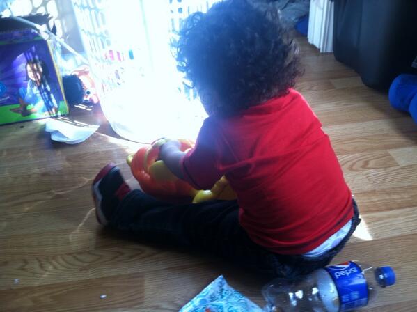 MellyWafer's tweet photo. Lmfa he think he doing something http://t.co/xo5KN8z9Yj