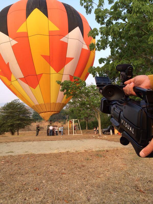 VisualMundo's tweet photo. Hoy grabando tomas para campaña de #DerechosHumanos en #GloboAerostatico en #SantaFeDeAntioquia #Colombia #VisualProd http://t.co/e5ZuoFGDPi