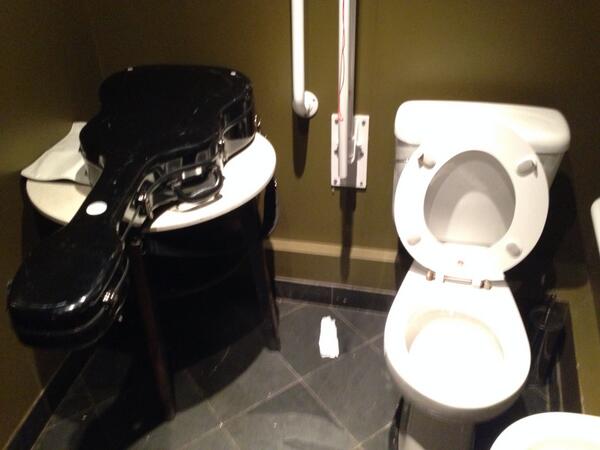 Hanging out backstage at the albert with <a href="/Giacomomoney/">Giacomo Smith</a>