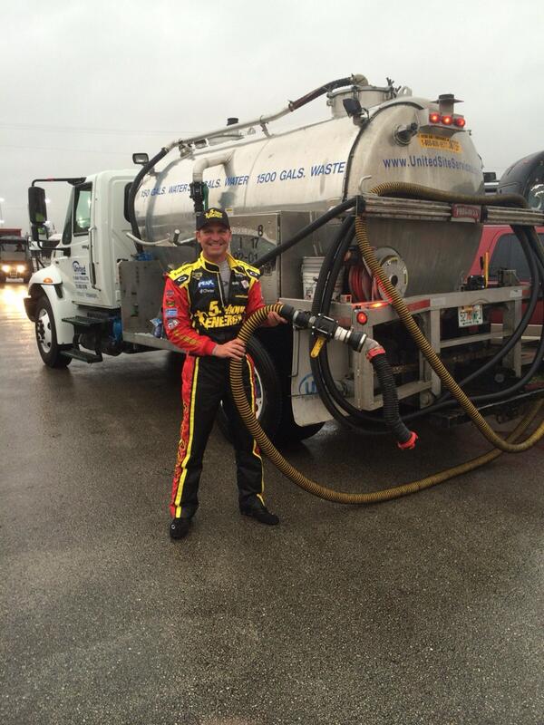 ClintBowyer's tweet photo. #Problemsolved http://t.co/3BOkVEseiW