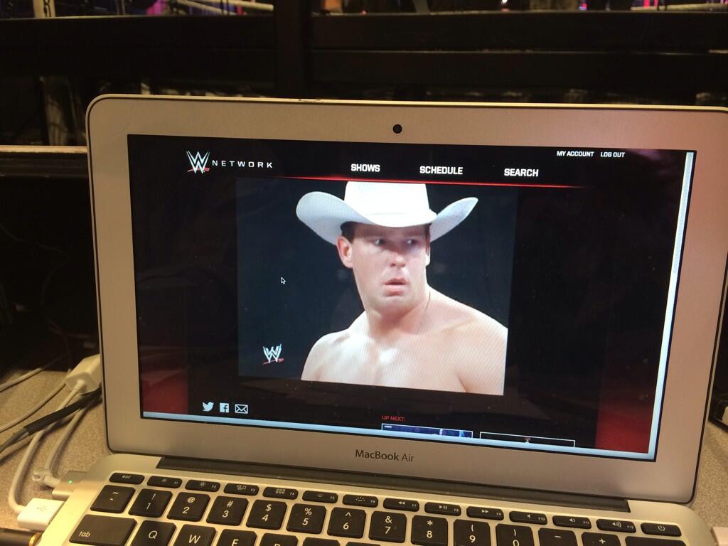 BhMeXHLCAAAmds7.jpg:large