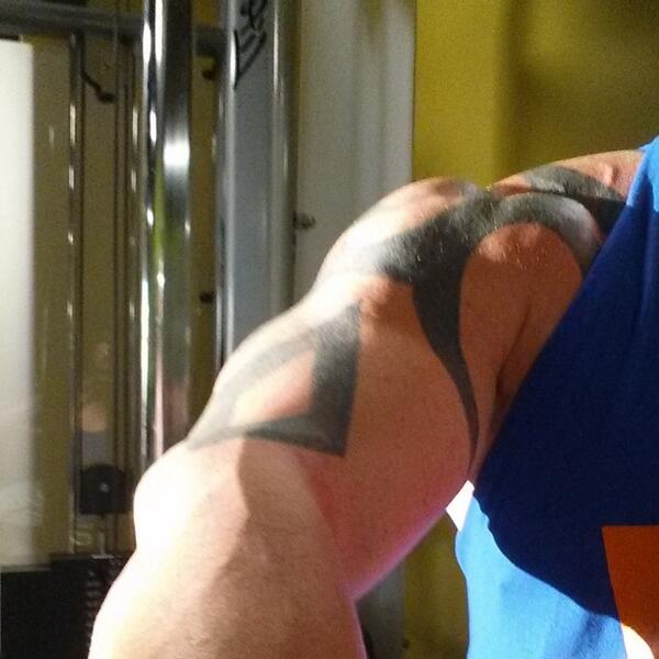 Mutant_Mazzey's tweet image. Yeah takin advantage of sunlight &amp;amp; a sick pump! Yes that's a vein in my trap that's poking out! #TeamMutant #Mutating