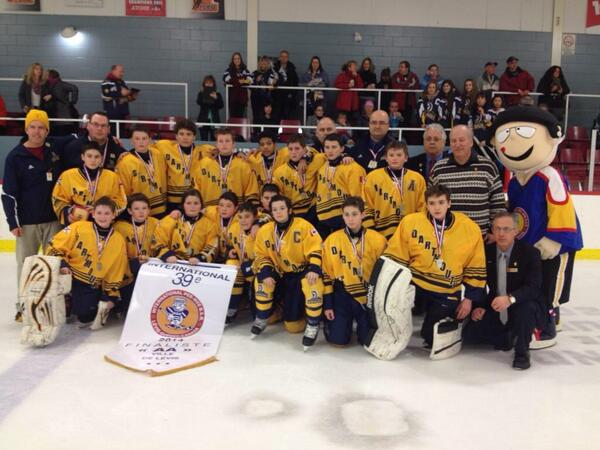 Les Whalers Dartmouth ont perdu contre Bratislava 5-2. Bien joué malgré tout #hockey #peewee