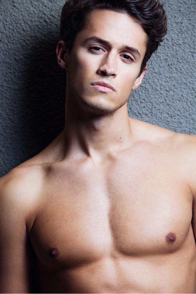 BhMp3r4CMAAwNbw.jpg:large