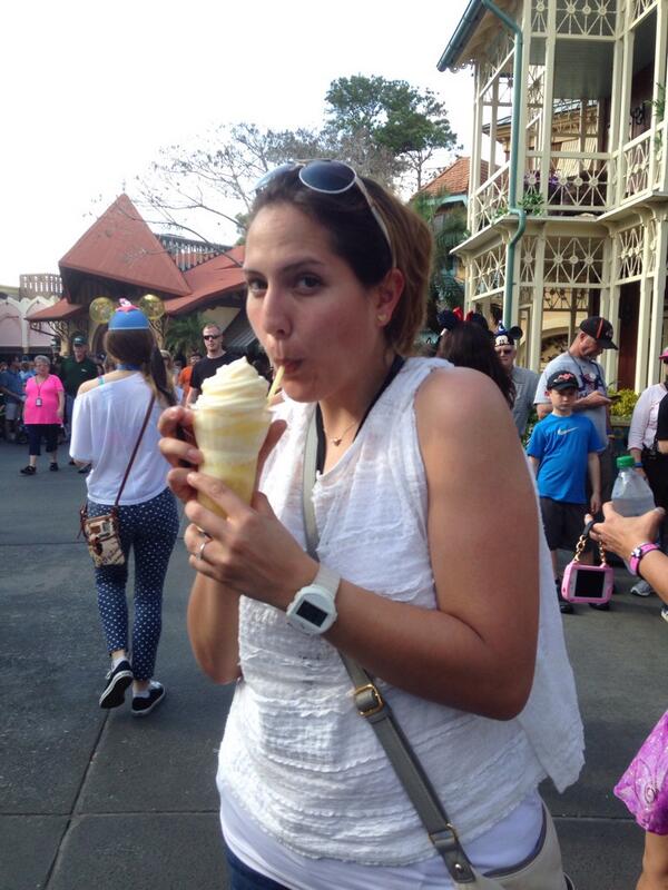 sandy_sari's tweet image. Ame mi day off #MeConciento #PineappleFloat