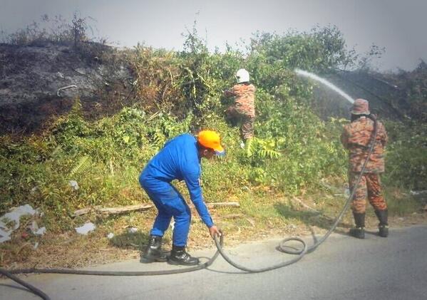 JPAMKluang's tweet photo. Lg kes kbkrn, lokasi di Tmn Desa Kluang. @kpjpam @ghazali112 @FarizVesuvius @AdeliHussin @JPAMtwiter @zeekay15 http://t.co/nDmoi23vWI