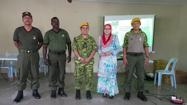 RelaSegamat's tweet photo. YB Hjh Norshidah ADUN Buloh Kasap, turut menghadiri Taklimat Pengenalan Rela @zainijamari @RELA_Johor @KP_RELA http://t.co/jC7RBgIzAG