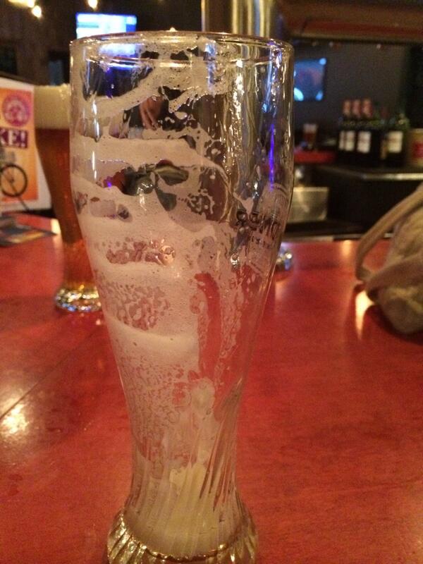Tizzaylor's tweet image. #mncleanpint an ice cold Widmer after a loooong double at The Valley Tap House!