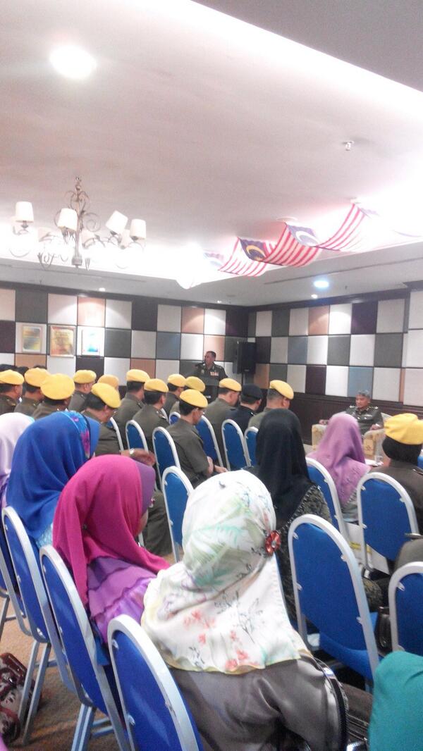 relamalaysia's tweet photo. Tahniah kpd smua penerima #APC2013!Teruskan kecemerlangan anda-@KP_RELA  .@Zahid_Hamidi @relamalaysia @KDNPUTRAJAYA http://t.co/ncAVgHeq3U