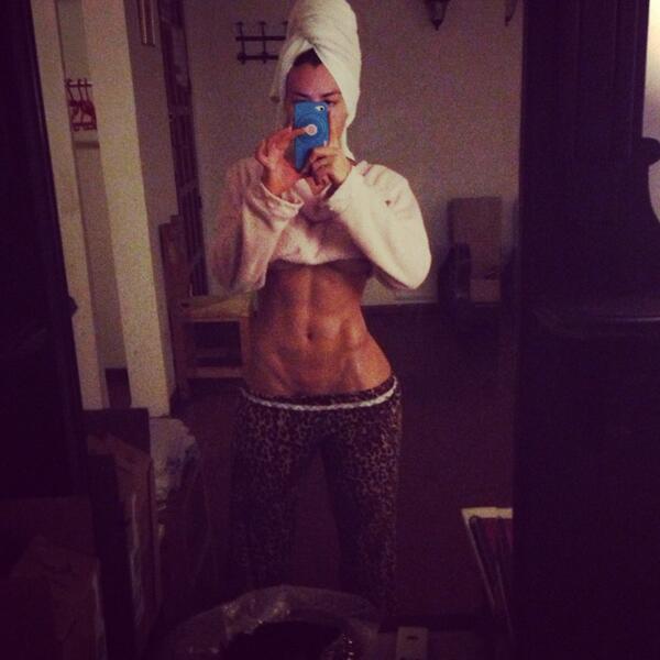 Mariscaaa :o RT "<a href="/canalesdiosa/">Diosa Canales</a>: Buenas noches. "