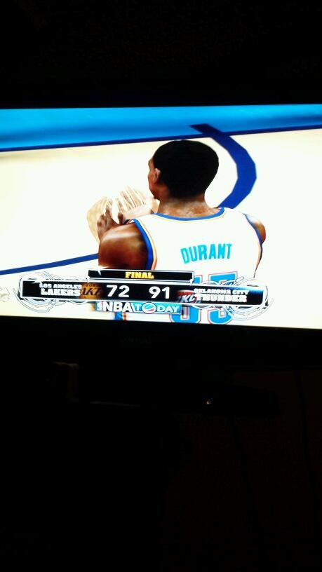 Liljfresh_'s tweet image. Smacked some dude online.. #KD had #65points