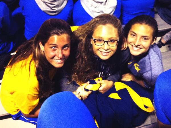 ClaraEspar's tweet photo. My girls! 💙💛💚 @RuTarrago &amp; Paula http://t.co/pbHmzTb9vd