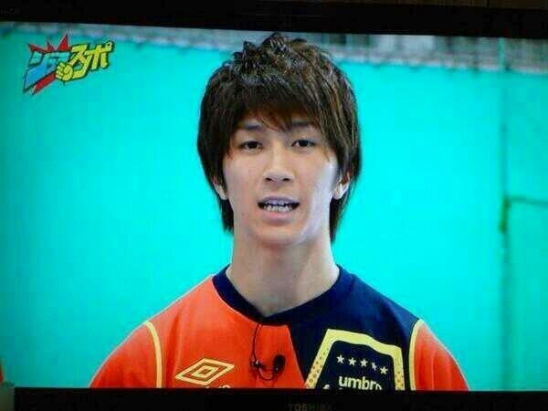 12maikilyan's tweet photo. 友達）ジャニーズで一番なで肩って櫻井くんでしょ？

自分）いやいや、濱ちゃんでしょ！

#関西担にしかわからない http://t.co/Ns3T1yIktm