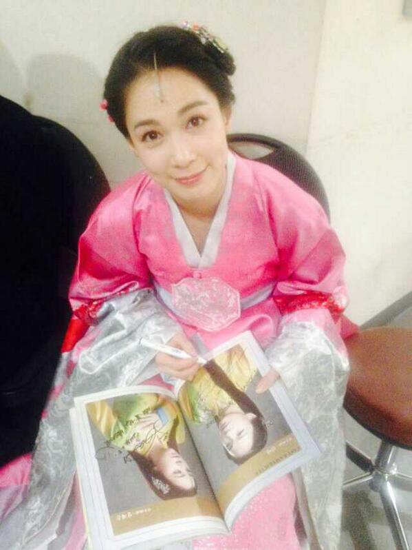 해를품은달 서울공연이 어제로 막을 내렸습니다.응원해주시고 사랑해주신 모든분들께 감사인사를 전합니다.특히 막공이라고 케이크까지 들고와준 예쁜이들아 정말 고맙당^^ 앞으로 남은 지방공연도 화이팅 하겠습니다♡♡