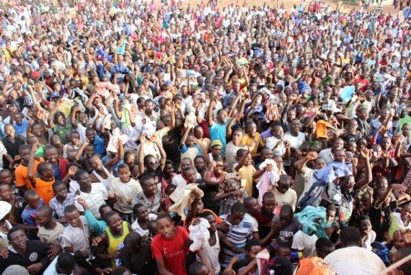 Senderi1's tweet photo. Senderi amurikira abafana be album "Nsomyaho" http://t.co/B16dMHwsfR