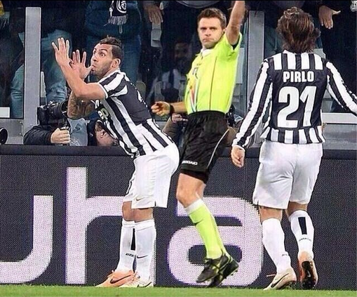 101greatgoals's tweet photo. Undoubtedly the Picture of the weekend, perhaps the season! http://t.co/DfQvdATgOU