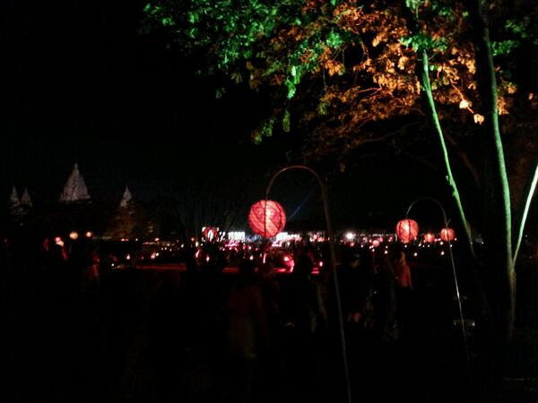 SimpleBizNet's tweet photo. Sedang berlangsung, Gala Dinner 2014 Oriflame Indonesia di Candi Prambanan #GalaDinner2014 #Simplebiznet http://t.co/uN068cDXNl