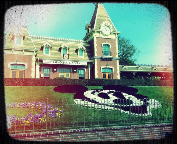 NathalieCCox's tweet image. Wish I was back here... #Disneyland #MissingLA
