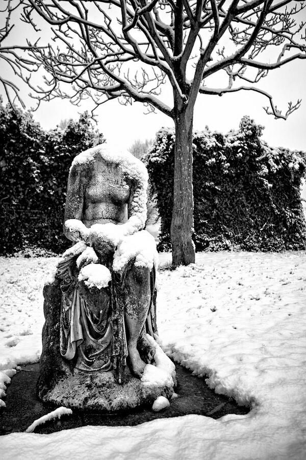 guymilnes's tweet photo. Is this you @headlesslady or a different headless lady? @crystal_sphinx @CPTransmitter @cpsubway @PalaceDinosaur http://t.co/Pmi10FaHlL