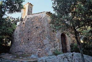 iestabliments's tweet photo. La ruta de la Tramuntana de santuarios y castillos patrimonio de Mallorca: Alcúdia, Pollença o Esporles #Balears http://t.co/FXzdF6uTWx